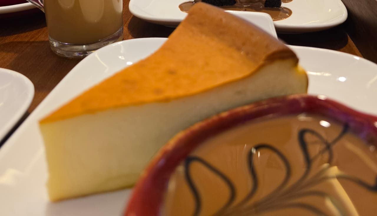 تشيز كيك سان سبستيان مع الصوص